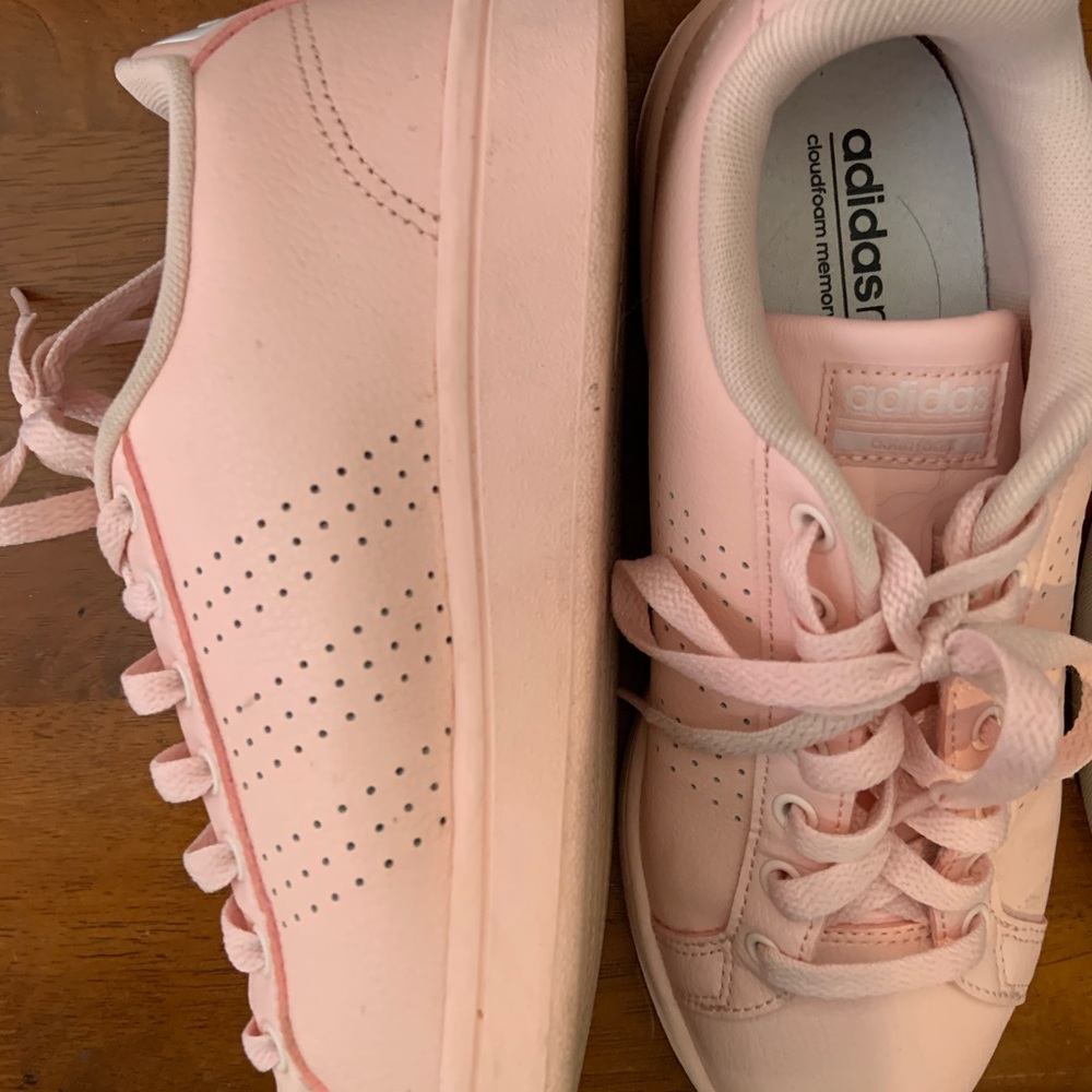 Women’s Adidas Neo